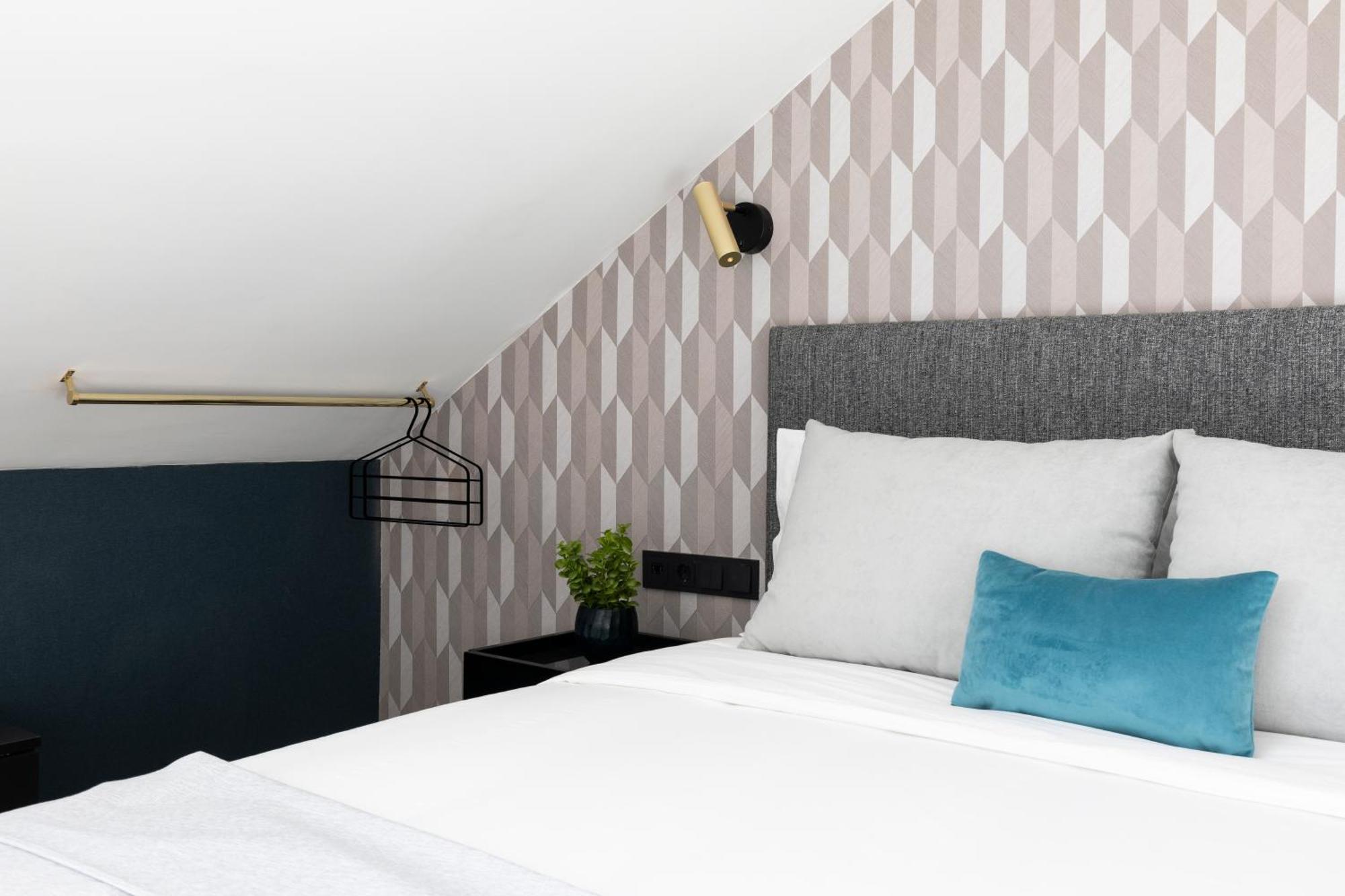 Edmond Vibes Puerta Del Sol Suites *